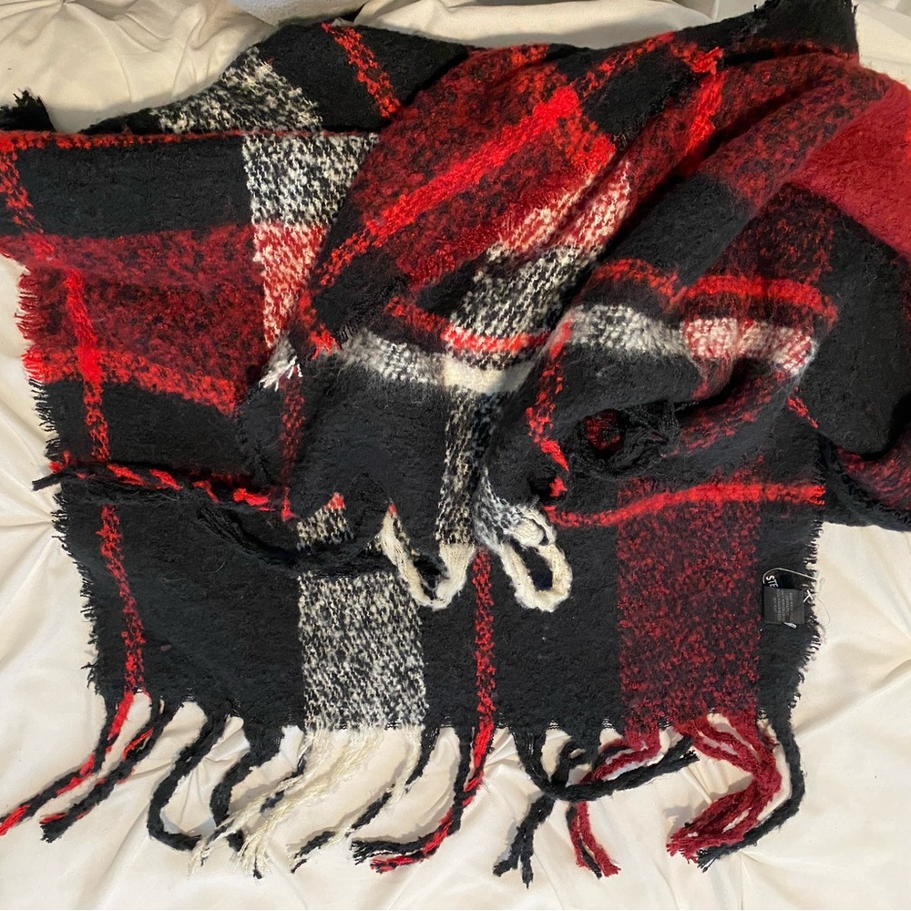 Steve Madden oversized scarf